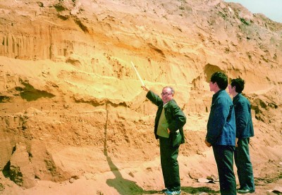 阅读大地文献，寻访北京中轴线上的古河道