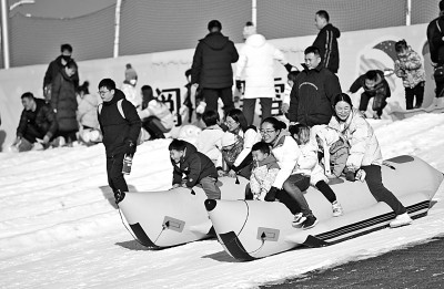 塞上湖城迎来冰雪季