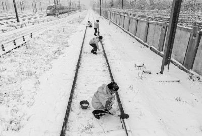 清冰除雪 守护平安出行