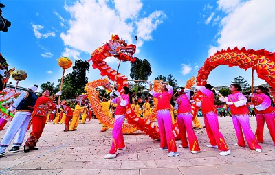 云南弥渡：欢腾花灯乡土情