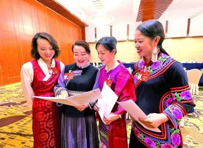 建功新时代 巾帼展英姿 建功新时代 巾帼展英姿