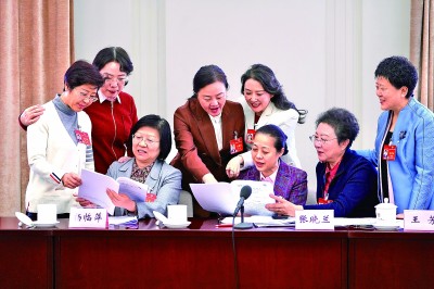 建功新时代 巾帼展英姿 建功新时代 巾帼展英姿