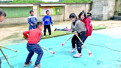 我们关心体，更珍视育——青年教师“花样翻新”体育课堂