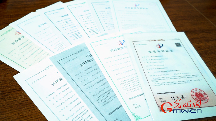 中国梦·大国工匠篇︱罗军:磨刀不误车床工 0.01毫米彰显真功夫 中国梦·大国工匠篇︱罗军:磨刀不误车床工 0.01毫米彰显真功夫