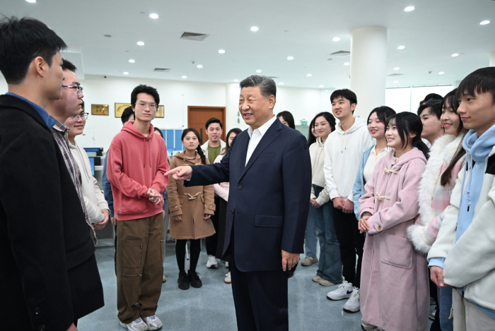 习近平考察澳门科技大学