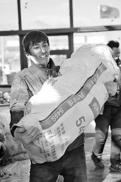 西藏出入境边防检查总站:紧急驰援 守护安全 西藏出入境边防检查总站:紧急驰援 守护安全