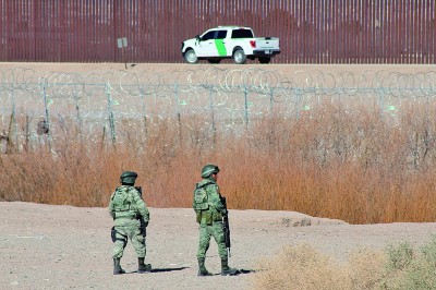 持续施压!美国向拉美国家暴力遣返大批移民 持续施压!美国向拉美国家暴力遣返大批移民