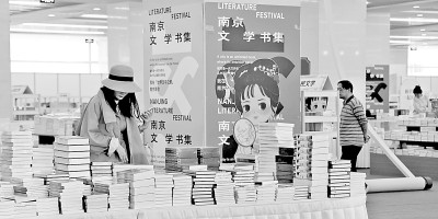 立足中国视角 建构文学谱系——来自中外文学研究论坛的声音 立足中国视角 建构文学谱系——来自中外文学研究论坛的声音