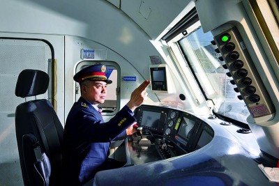 重庆:向海图强春潮涌 重庆:向海图强春潮涌