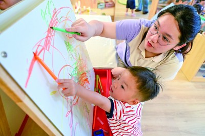 “幼有所育”如何不负所“托”——代表委员热议完善托育服务 “幼有所育”如何不负所“托”——代表委员热议完善托育服务