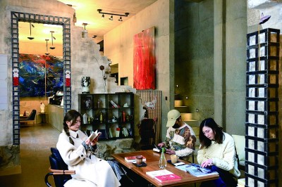 安徽黄山：黛瓦凝云烟 徽州入画屏