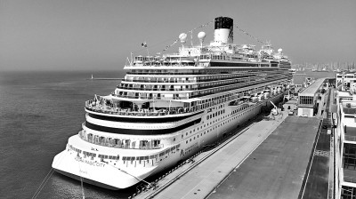 首艘国产大型邮轮“爱达·魔都号”开启青岛航次