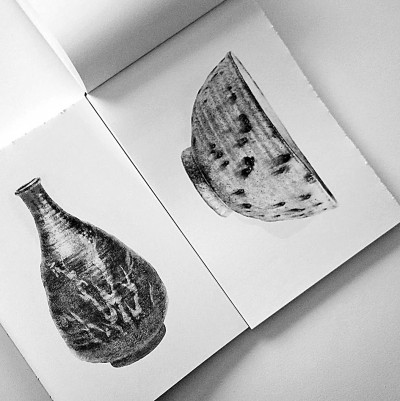 《何物》：墨色阶梯间的交响