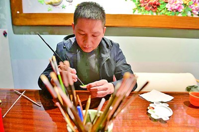 河南滑县:绢帛生花夺天工 河南滑县:绢帛生花夺天工