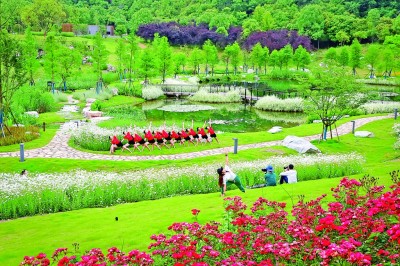 湖北宜昌:三峡春水阔 百舸通四海 湖北宜昌:三峡春水阔 百舸通四海