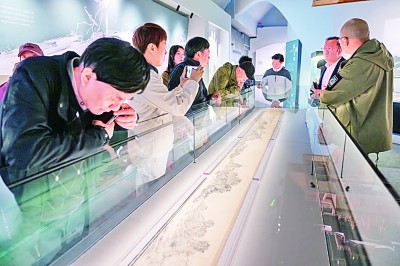 湖北宜昌:三峡春水阔 百舸通四海 湖北宜昌:三峡春水阔 百舸通四海