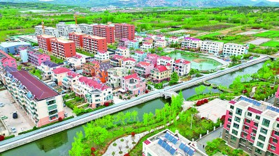 山东青岛西海岸新区张家楼街道达尼村:农民成画家 绘出好光景 山东青岛西海岸新区张家楼街道达尼村:农民成画家 绘出好光景
