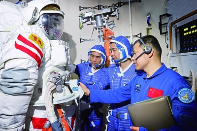 箭指苍穹逐梦行——神舟二十号载人飞行任务侧记 箭指苍穹逐梦行——神舟二十号载人飞行任务侧记