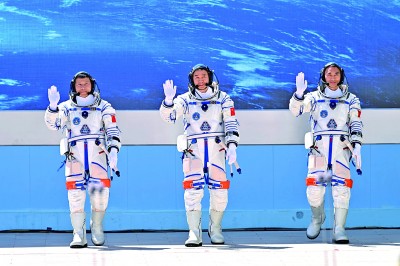 箭指苍穹逐梦行——神舟二十号载人飞行任务侧记 箭指苍穹逐梦行——神舟二十号载人飞行任务侧记