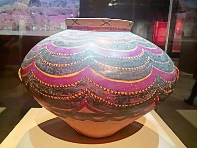马家窑文化彩陶:5000年前黄土高原上盛开的“玫瑰” 马家窑文化彩陶:5000年前黄土高原上盛开的“玫瑰”