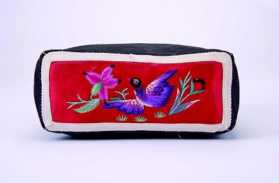 枕顶花开绽新彩——数字赋能枕顶织绣新演绎