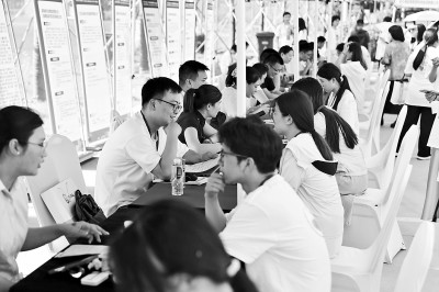 “千校万企供需对接会”（连云港专场）提供岗位超万个