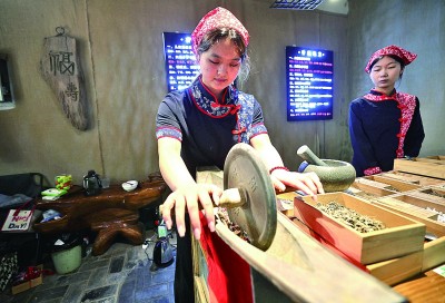 粽香千年韵 龙舟万里情 粽香千年韵 龙舟万里情