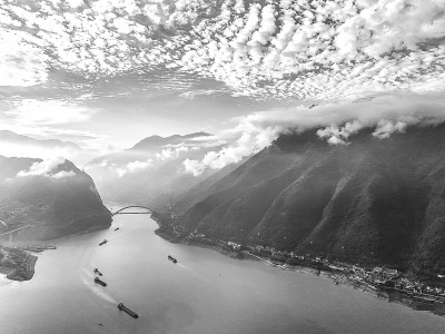 高峡平湖景如画