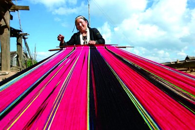 云南西盟：经纬交织佤乡情