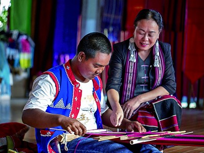 云南西盟：经纬交织佤乡情