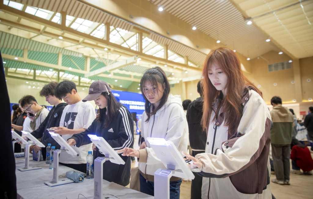 架起从校园到职场的“连心桥”