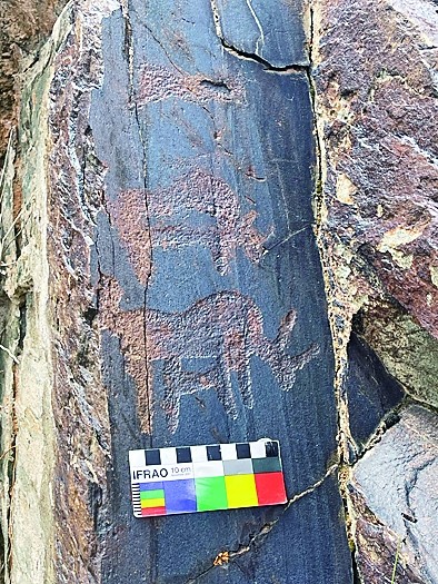 “采药昆仑”石刻的考古学和文本研究