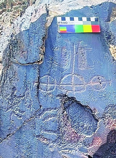 “采药昆仑”石刻的考古学和文本研究