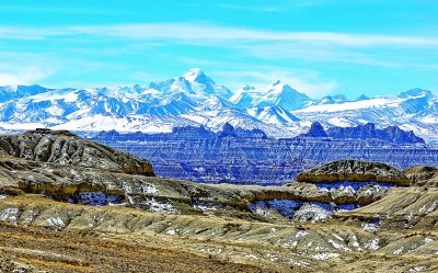 翻阅世界屋脊的生命史诗——读《山海折叠》 翻阅世界屋脊的生命史诗——读《山海折叠》