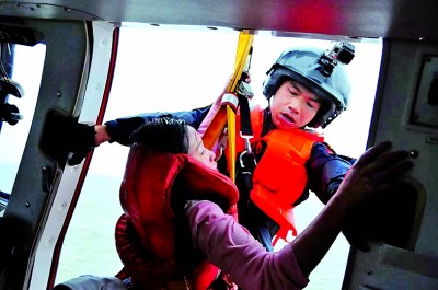 海上“逆行者”——中国救助打捞队伍的冲锋时刻 海上“逆行者”——中国救助打捞队伍的冲锋时刻