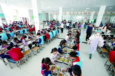 守好一校餐桌 护佑一代成长 守好一校餐桌 护佑一代成长