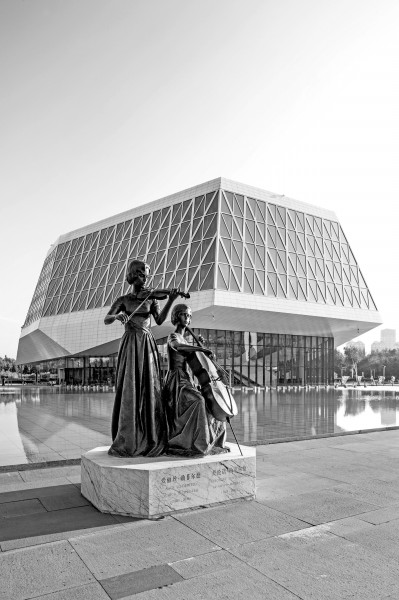 勋菲尔德姐妹与哈尔滨的国际音乐盛会 勋菲尔德姐妹与哈尔滨的国际音乐盛会