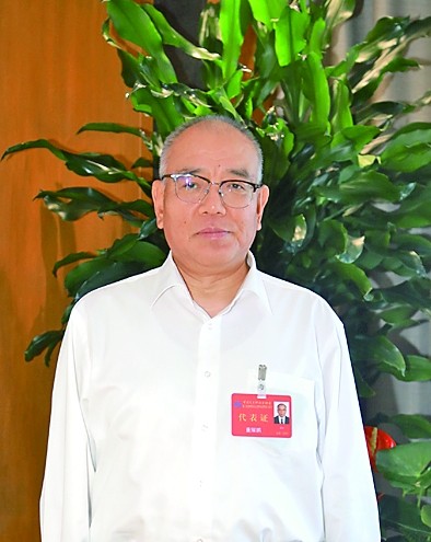 文艺评论就是要好处说好,坏处说坏——访中国文艺评论家协会新任主席董耀鹏