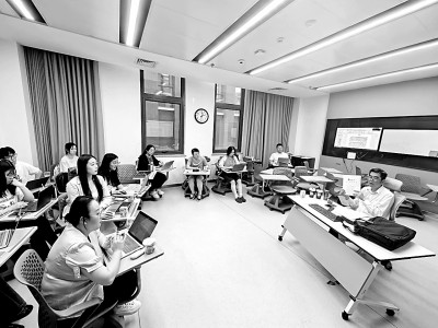 精研哲学社科，让青春焕发人文华彩