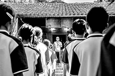 改革教师教育，支撑高中多样化发展