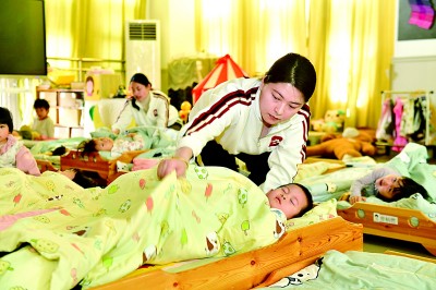 从“托有难题”到“幼有优育”——代表委员为有效满足婴幼儿托育新需求建言 从“托有难题”到“幼有优育”——代表委员为有效满足婴幼儿托育新需求建言