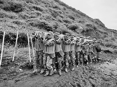 争分夺秒搜救 全力以赴抢修——直击甘肃榆中山洪灾害救援现场