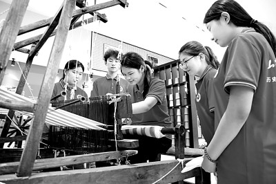 大学文科的挑战与转型