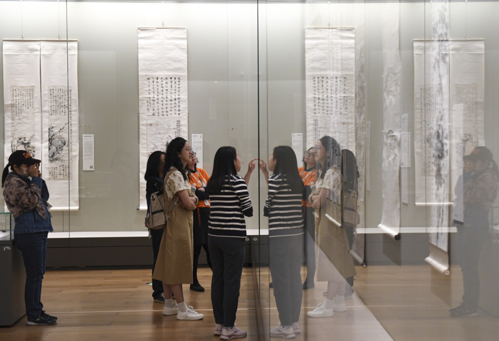 瞧！大学校园里，文博奇珍熠熠闪耀