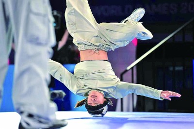 中国队金牌和奖牌总数均居首位