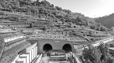 渝昆高铁首座超20公里特长隧道贯通