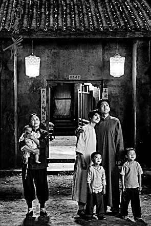 革命历史题材影视剧：成功构建青春叙事与历史叙事的对话空间