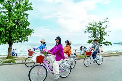 新时代高质量发展的绿色灯塔——“两山”理念指引美丽中国建设迈出坚实步伐