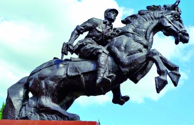 何以铸魂——以雕塑为抗战立碑