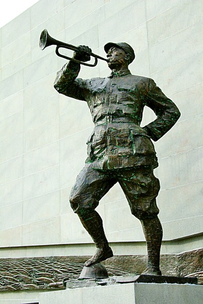 何以铸魂——以雕塑为抗战立碑